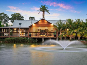 Lilies on Lovedale Estate - Heated Pool and Spa